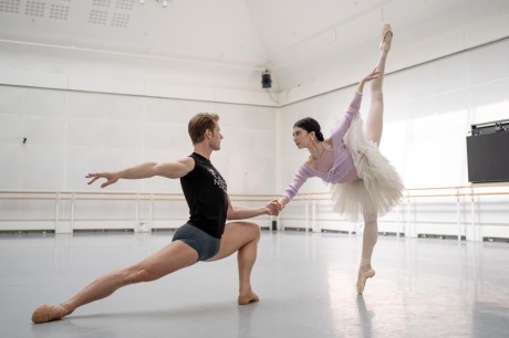 Royal ballet Swan lake Chloe Misseldine Michal Krcmar Photo Dancersdiary (3)