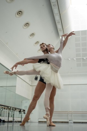 Royal ballet Swan lake Chloe Misseldine Michal Krcmar Photo Dancersdiary (9)