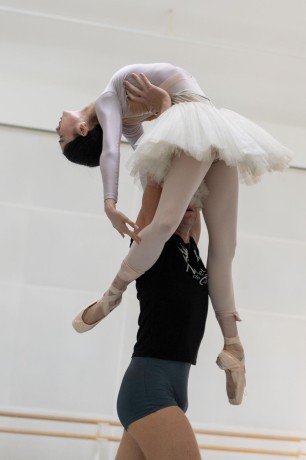 Royal ballet Swan lake Chloe Misseldine Michal Krcmar Photo Dancersdiary (19)