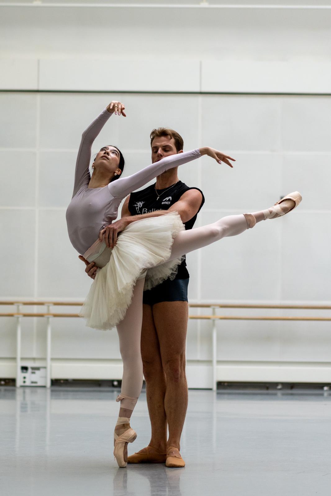 Royal ballet Swan lake Chloe Misseldine Michal Krcmar Photo Dancersdiary (13)