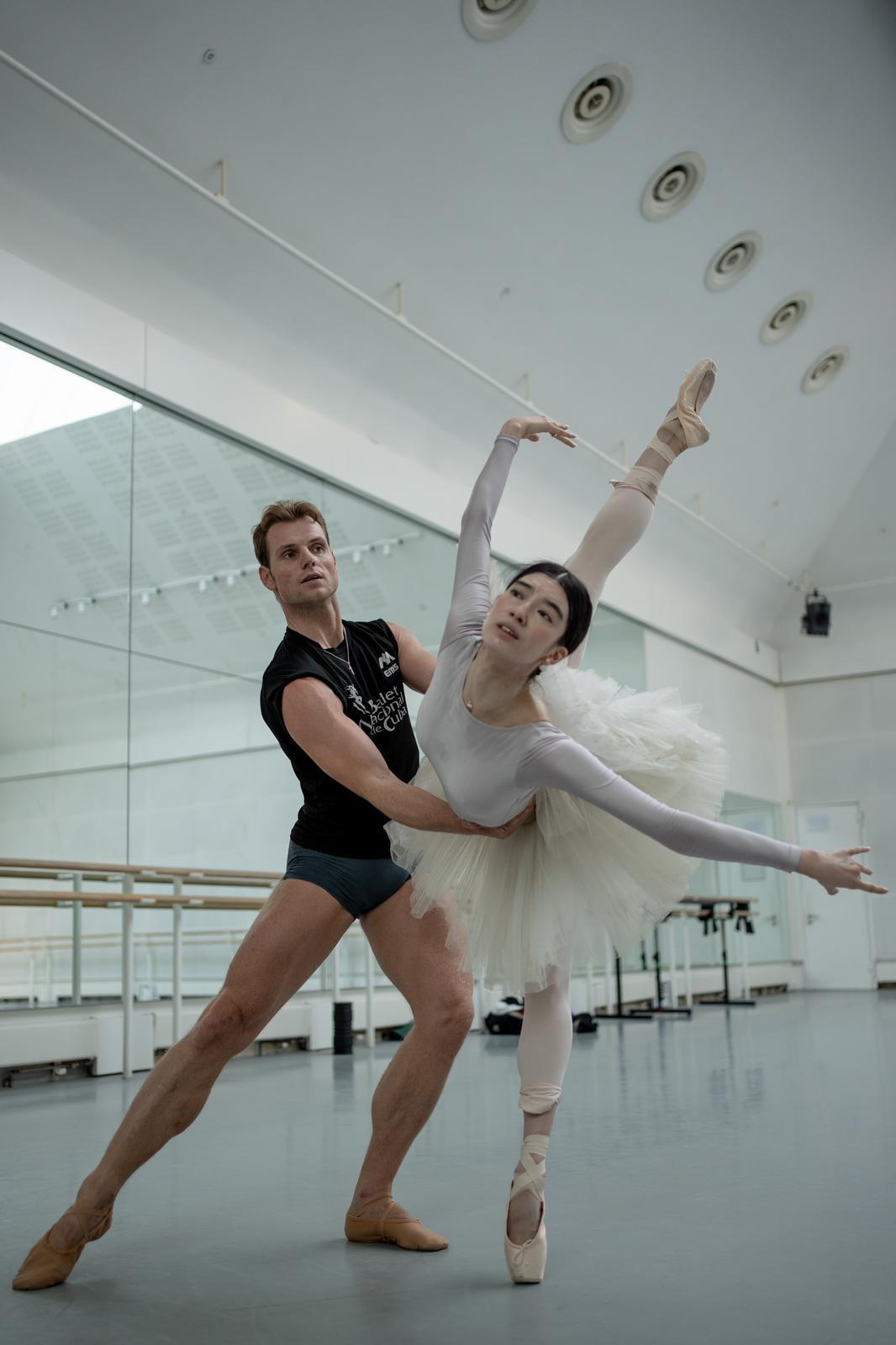 Royal ballet Swan lake Chloe Misseldine Michal Krcmar Photo Dancersdiary (20)