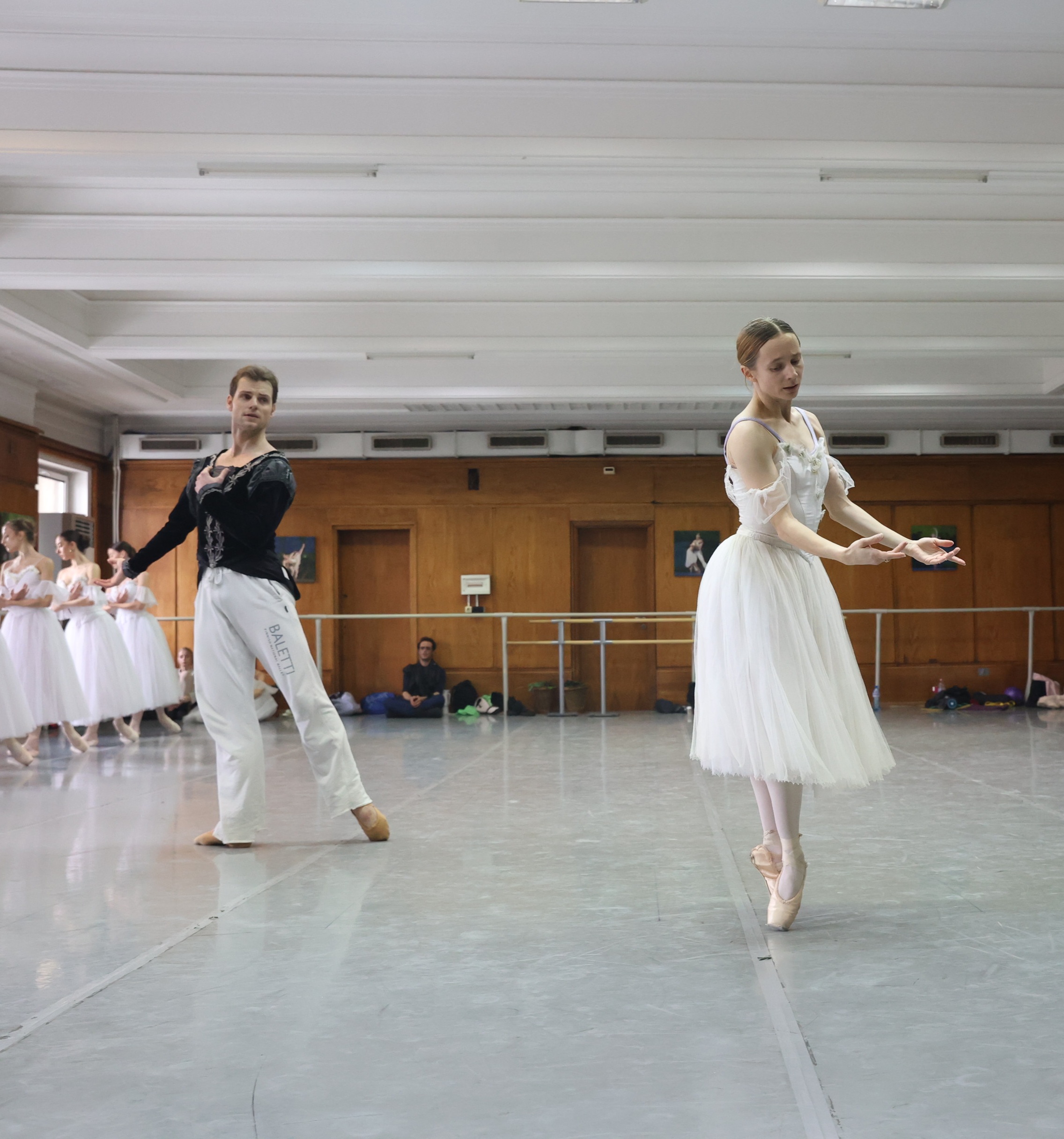 Giselle Maria Kochetkova Albrecht Michal Krcmar Bugaria Sofias national Opera Ballet (14)